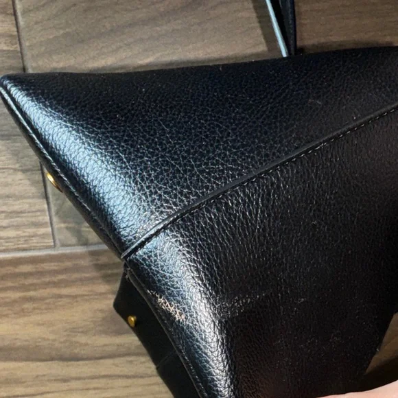 Black Shoulder Bag with Hidden Double Magnetic Folding Top Closure - Picture 5 of 5